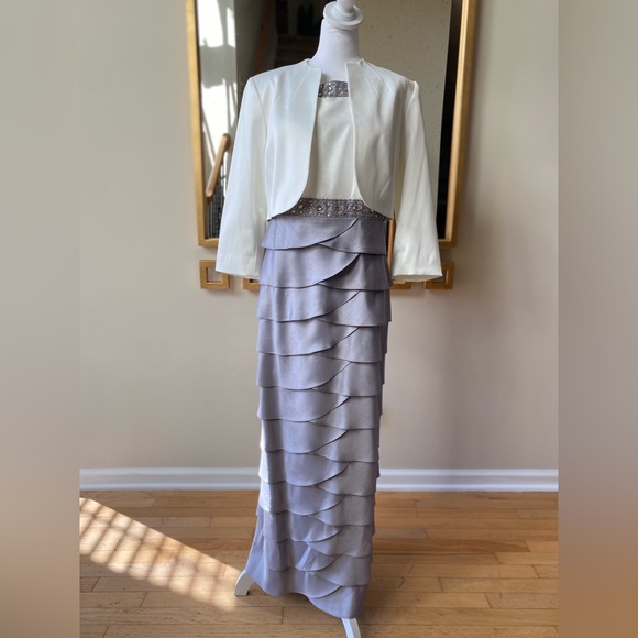 Jessica Howard Dillard’s Beaded Tiered Empire Waist Silver Formal Gown sz 12 - Picture 3 of 16